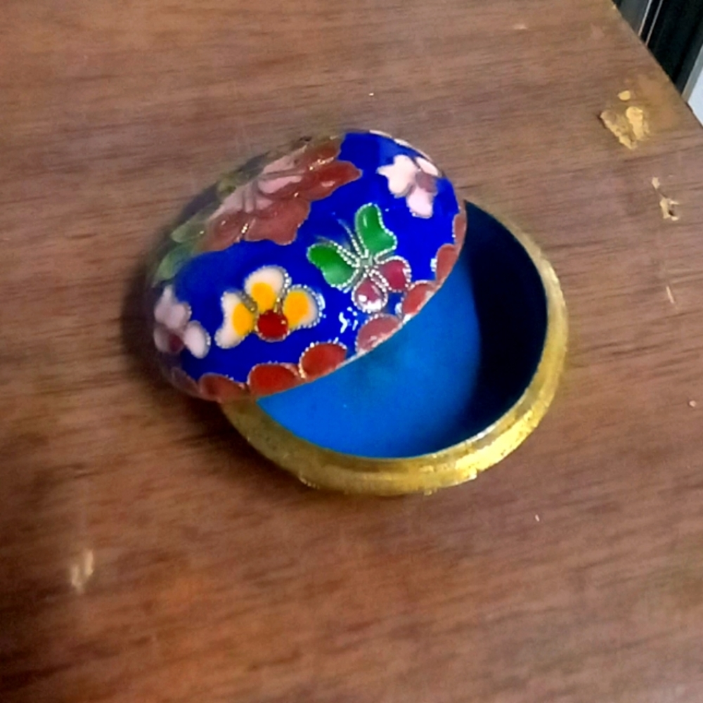 Vintage Cloisomne Butterflys Round Trinket Box